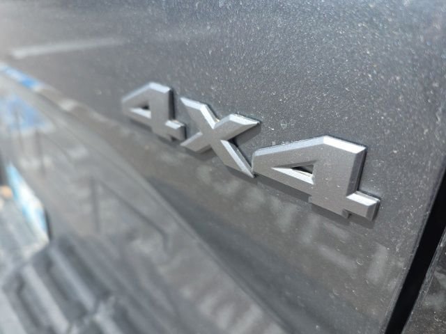 Used 2025 Gray Nissan S image 5