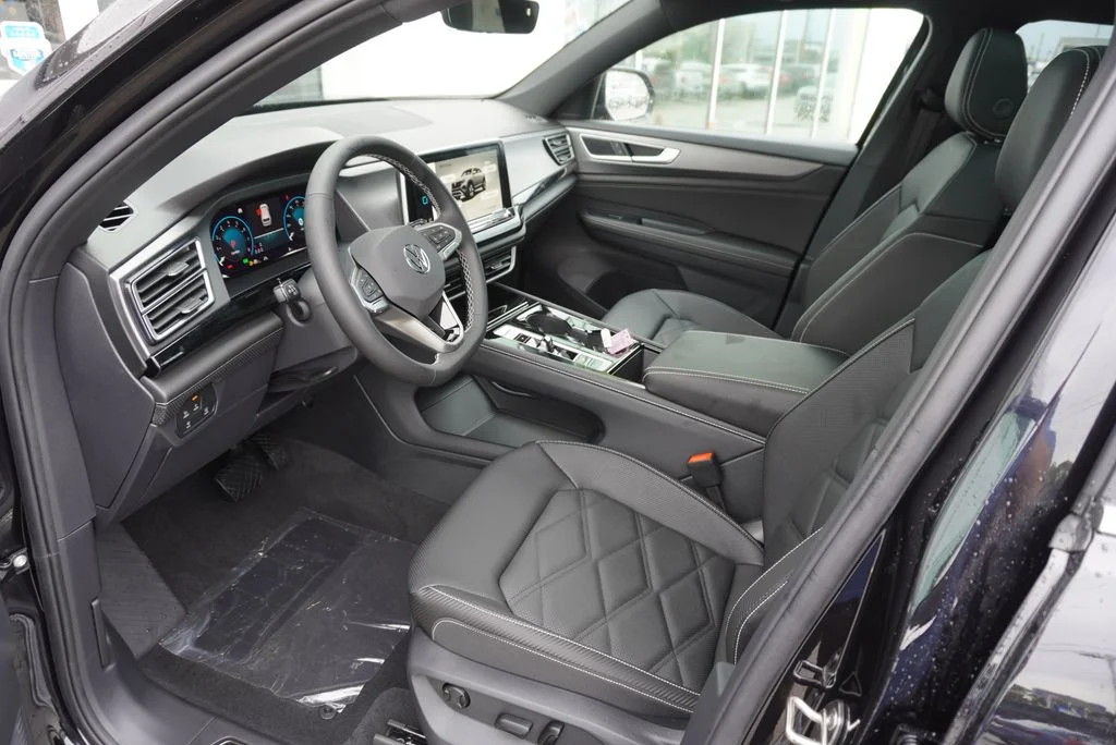 New 2026 Black Volkswagen SE w/Technology image 10