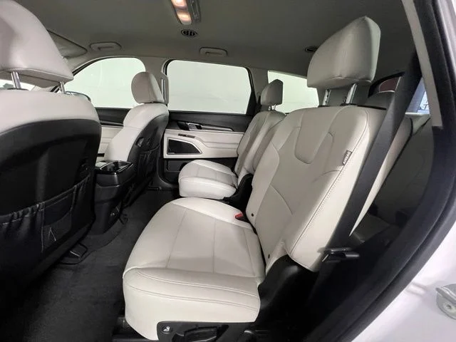 Used 2023 White Kia S image 13