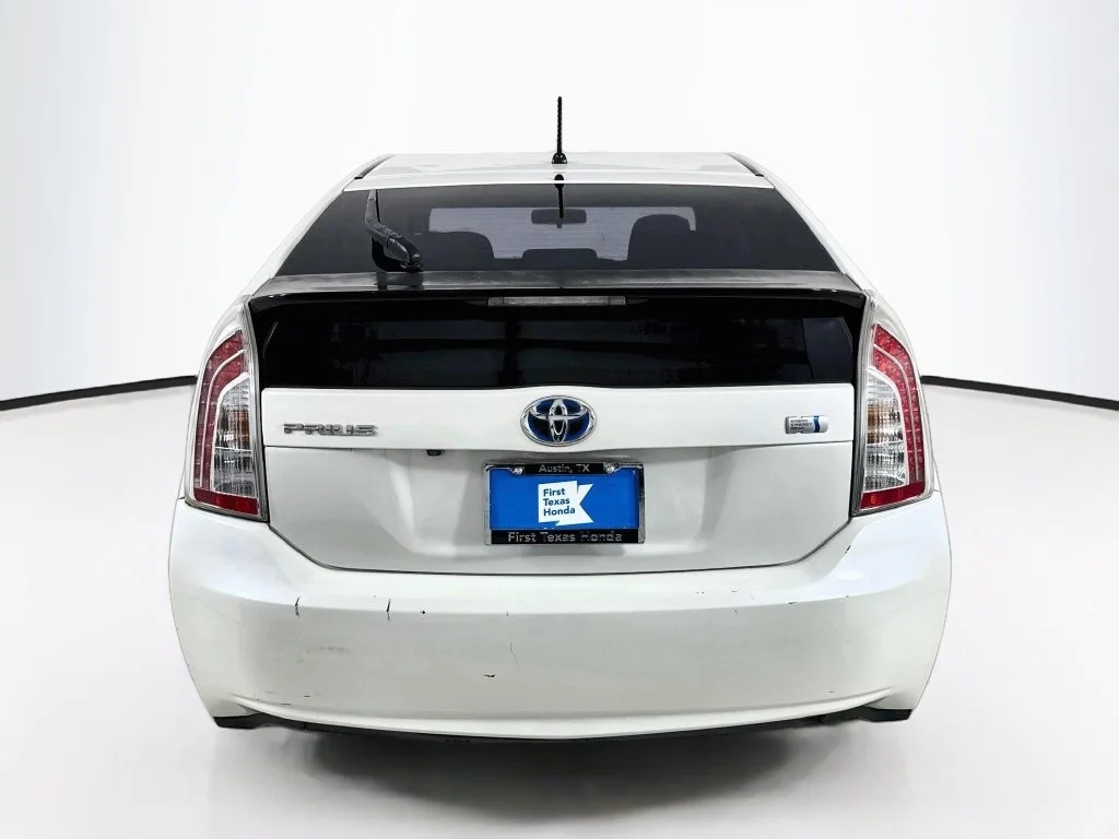Used 2015 Blizzard Pearl Toyota Two image 6