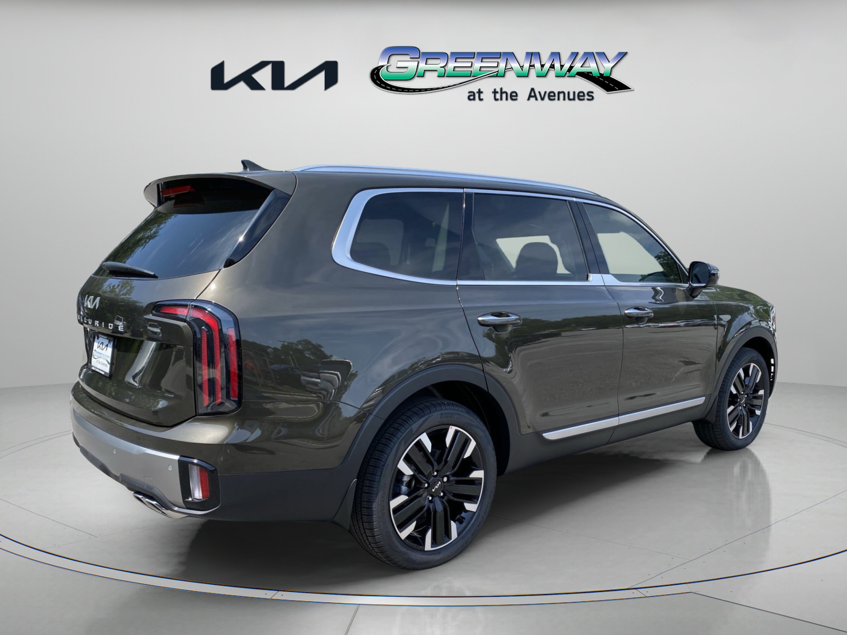 Certified Used 2025 Dark Moss Kia SX image 4