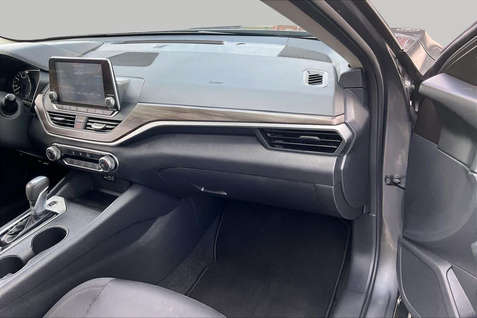 Used 2025 Gun Metallic Nissan SV image 18