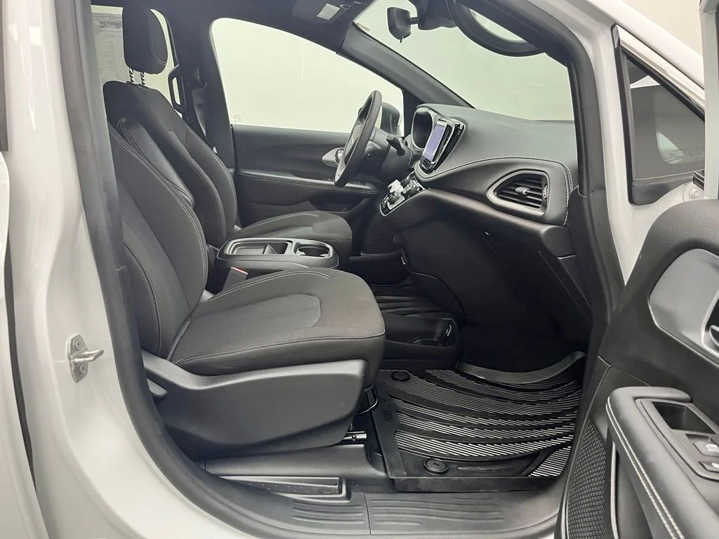 Used 2023 White Chrysler Touring image 30
