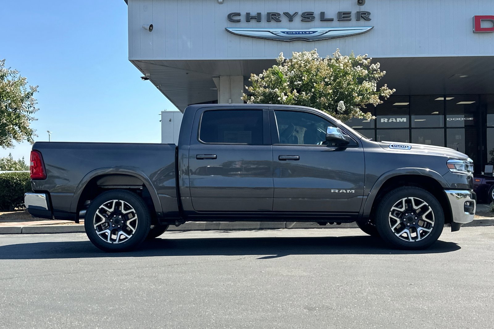 View vehicle photo 3