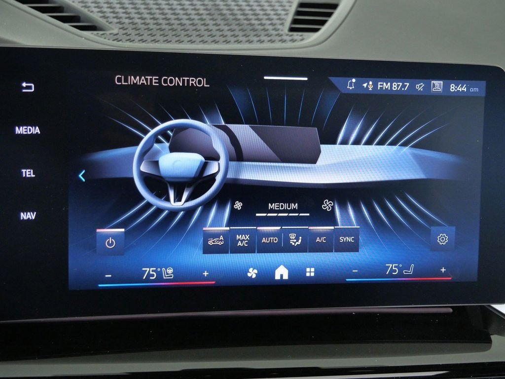 New 2026 Mineral White Metallic BMW xDrive28i image 43