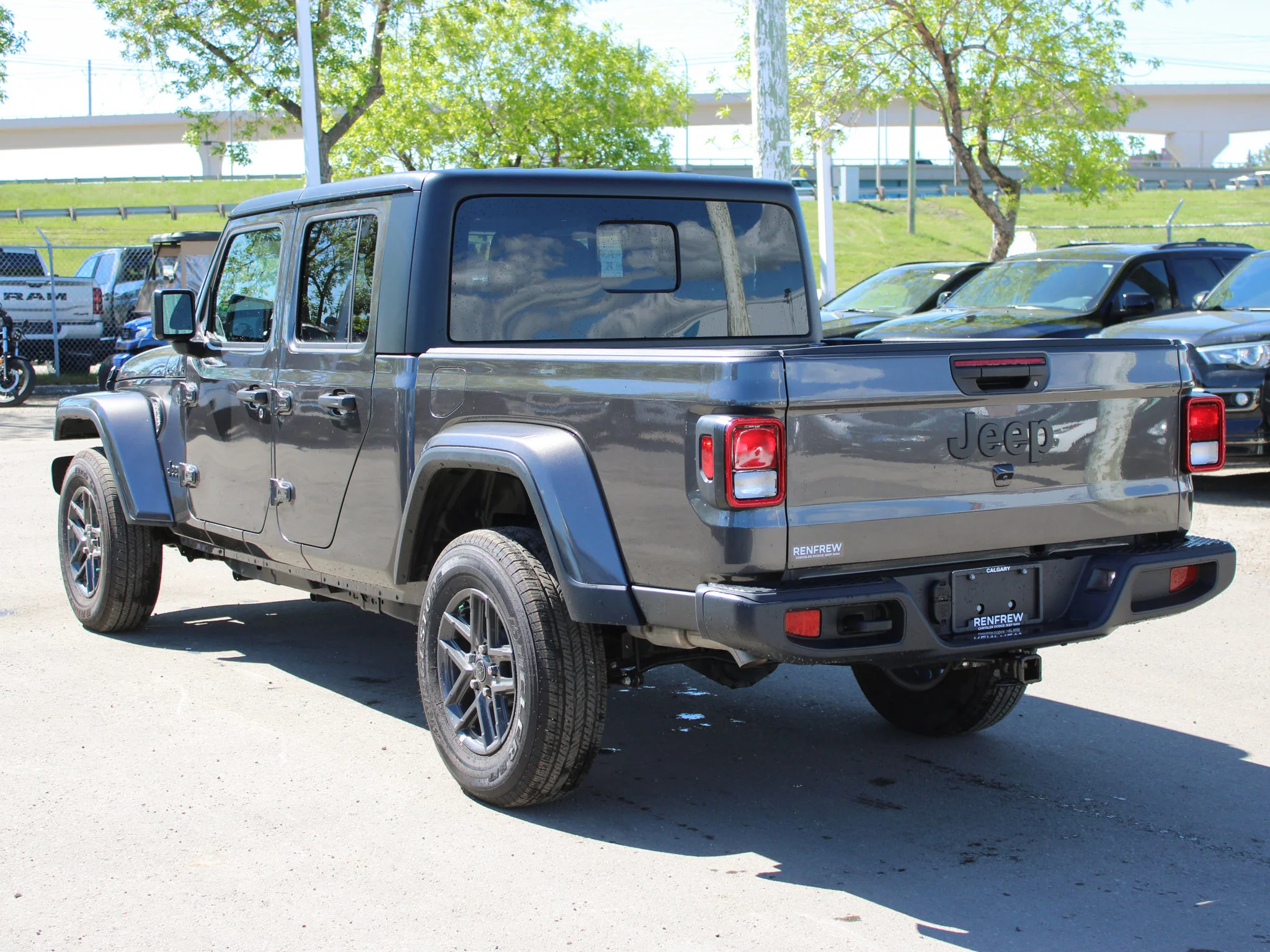 Certified Used 2024 Grey Jeep Sport S * V6 | Heated Seats | Adaptive Cruise | Apple CarPlay | Backup Camera image 14