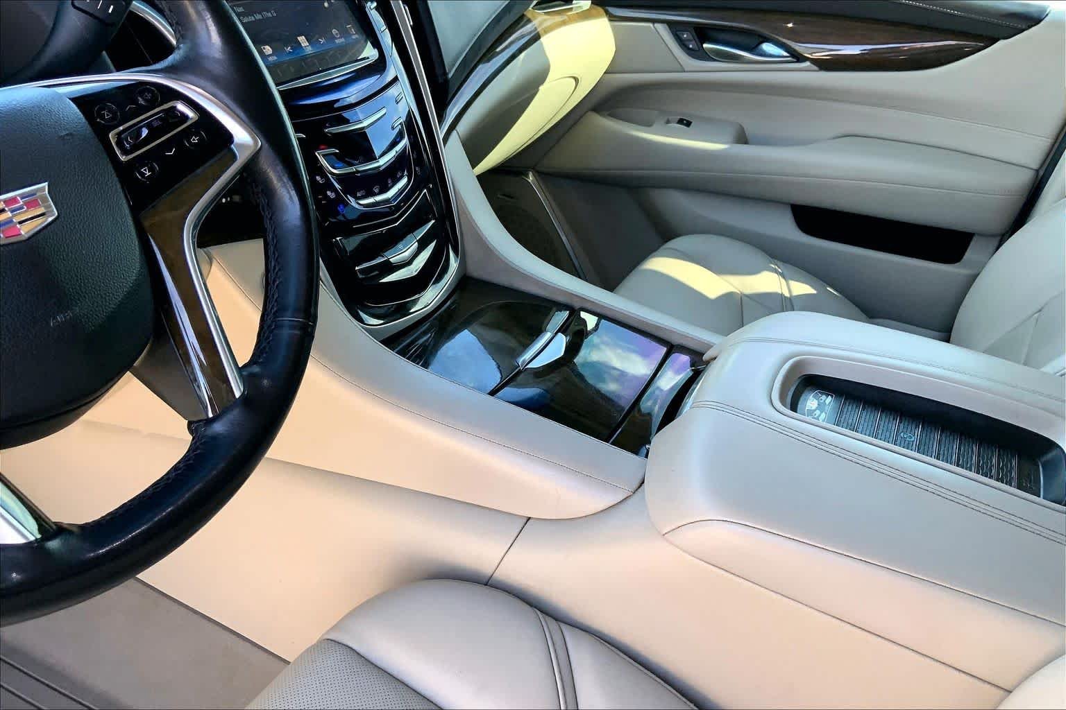 2019 Cadillac Escalade Premium Luxury - Photo 17