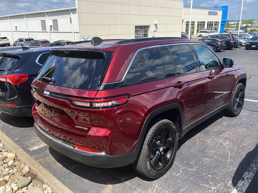 Used 2024 Velvet Red Pearl Coat Jeep Limited image 10