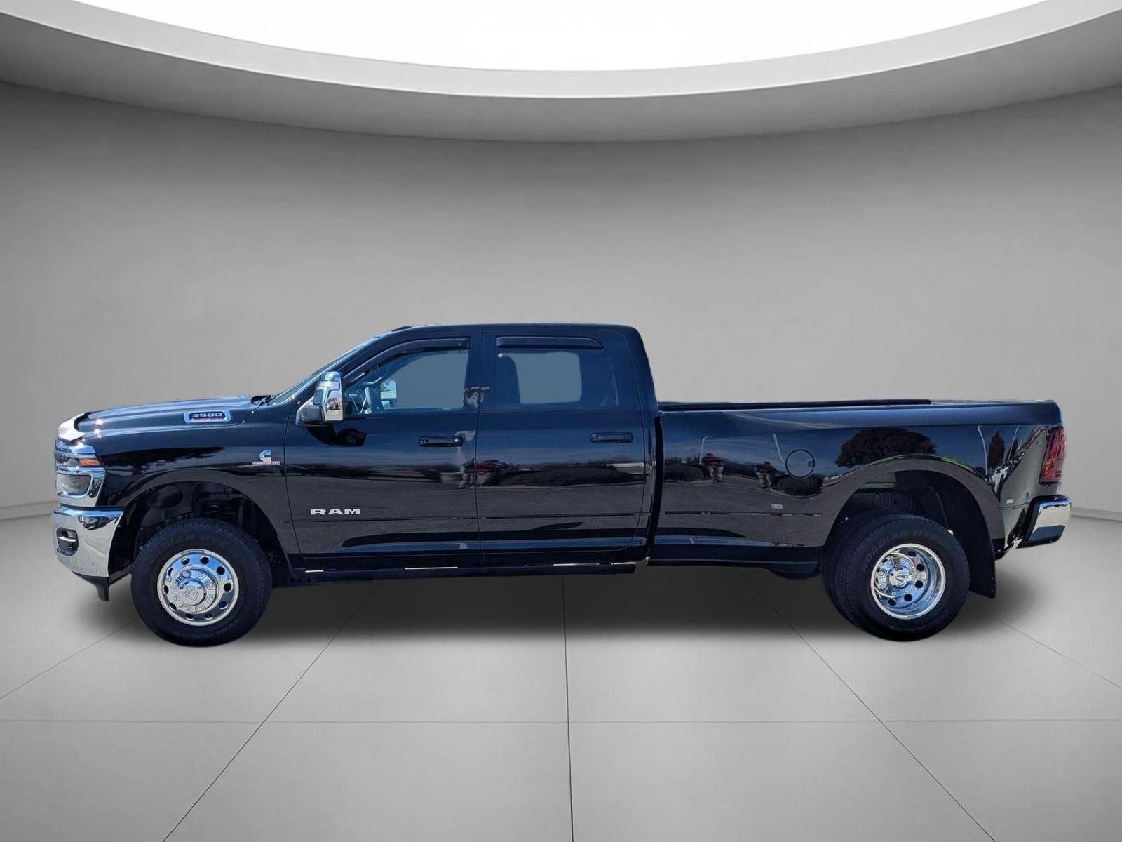 Used 2026 Diamond Black Crystal Pearlcoat Ram Laramie image 8