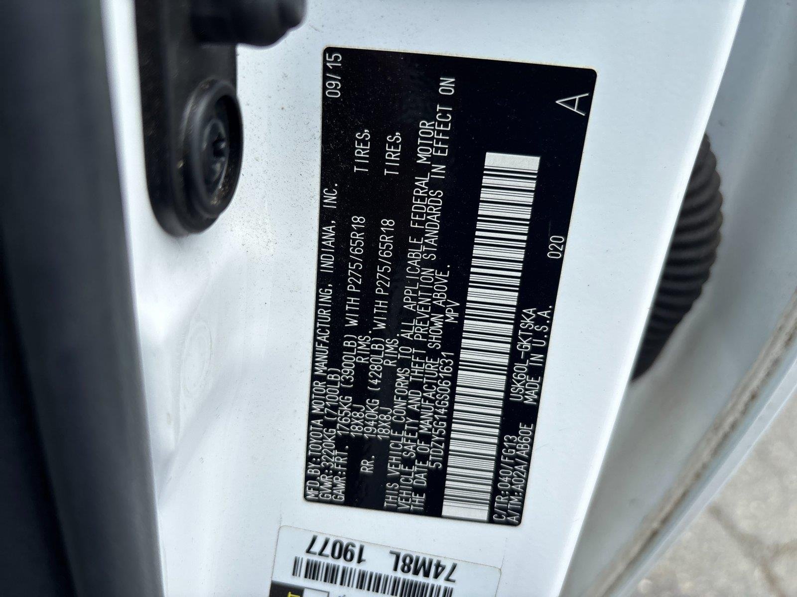 Used 2016 Super White Toyota SR5 image 11