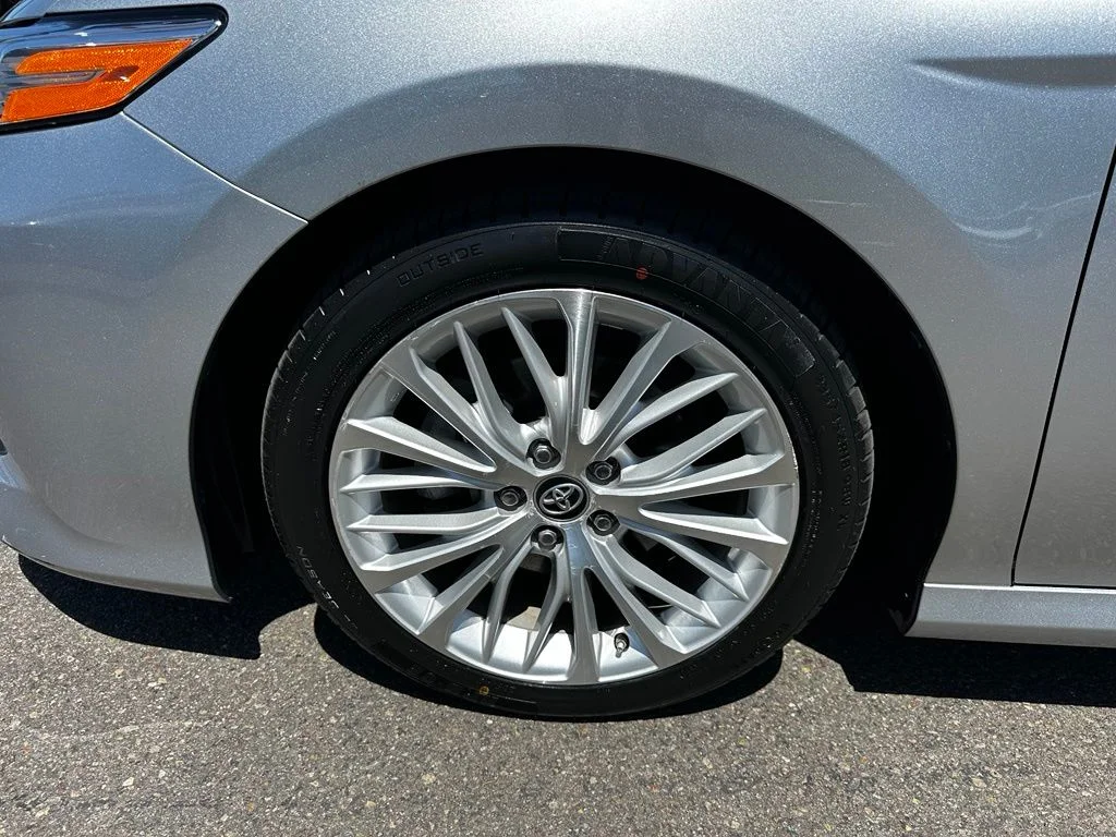 Used 2019 Silver Toyota XLE image 11