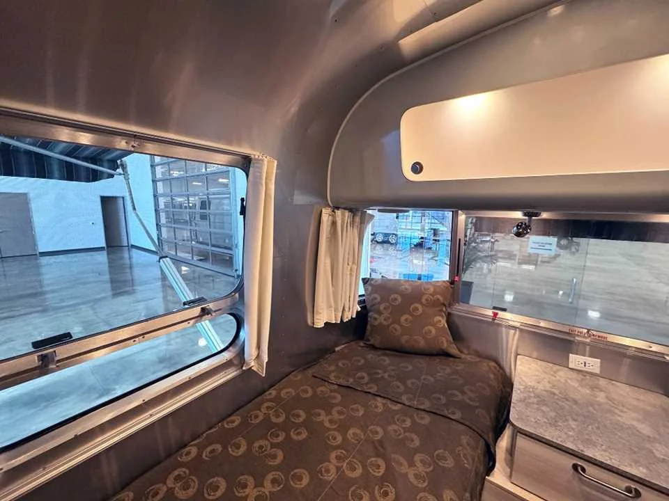 Used 2022 SILVER AIRSTREAM  image 24