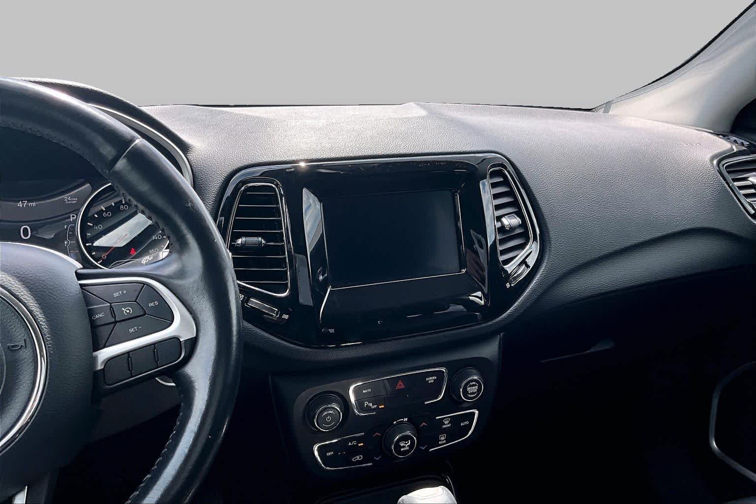 Used 2019 Laser Blue Pearlcoat Jeep Altitude image 7