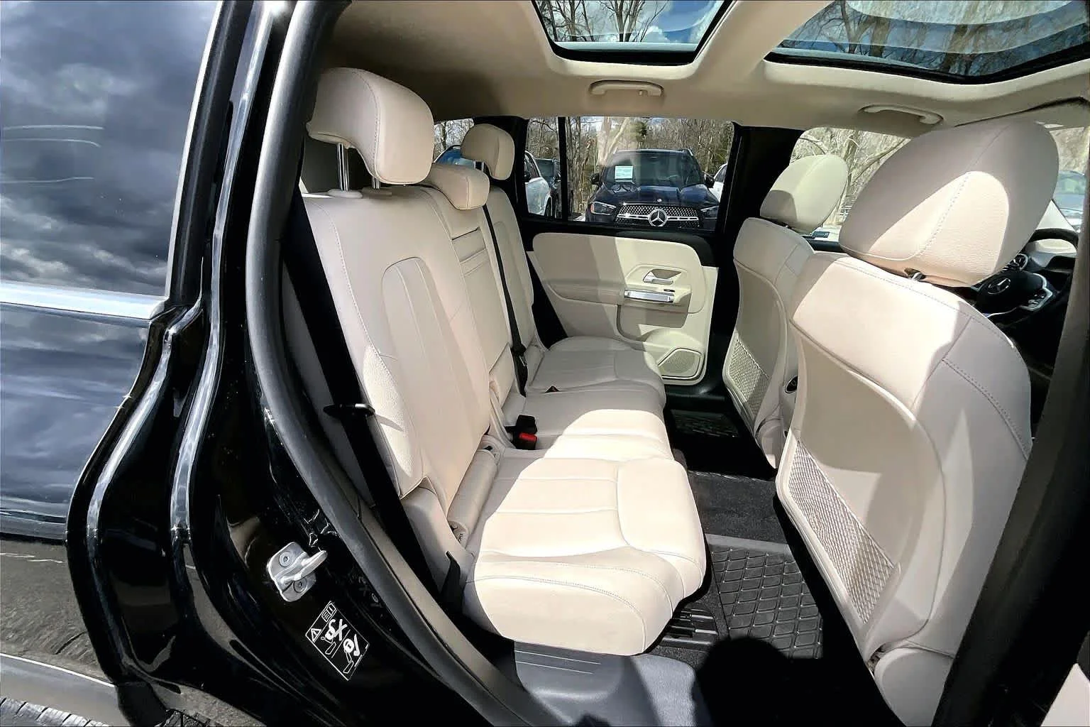 Used 2023 Night Black Mercedes-Benz GLB 250 image 20