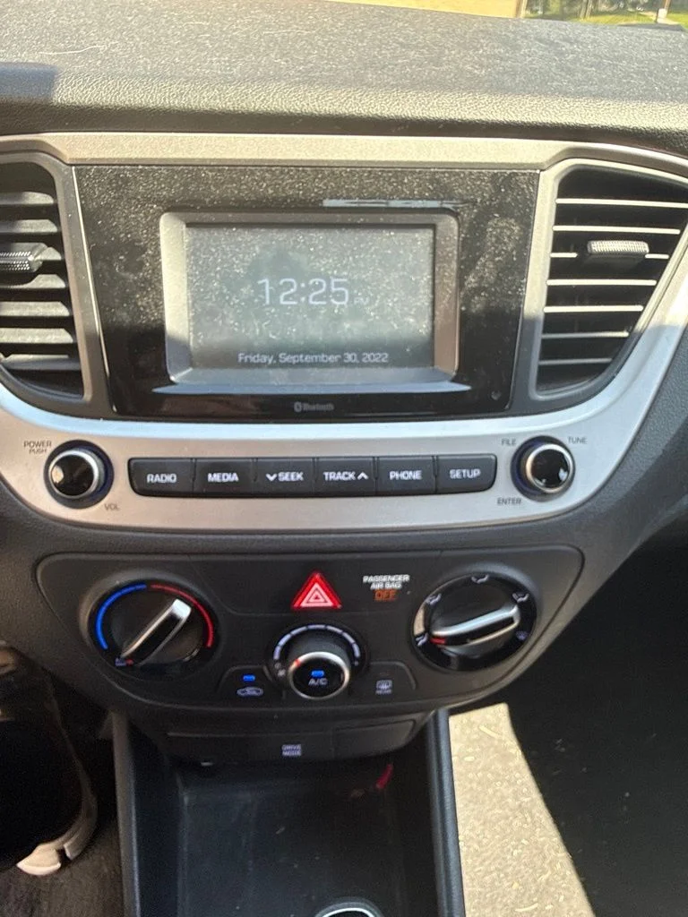 Used 2019 White Hyundai SE image 9