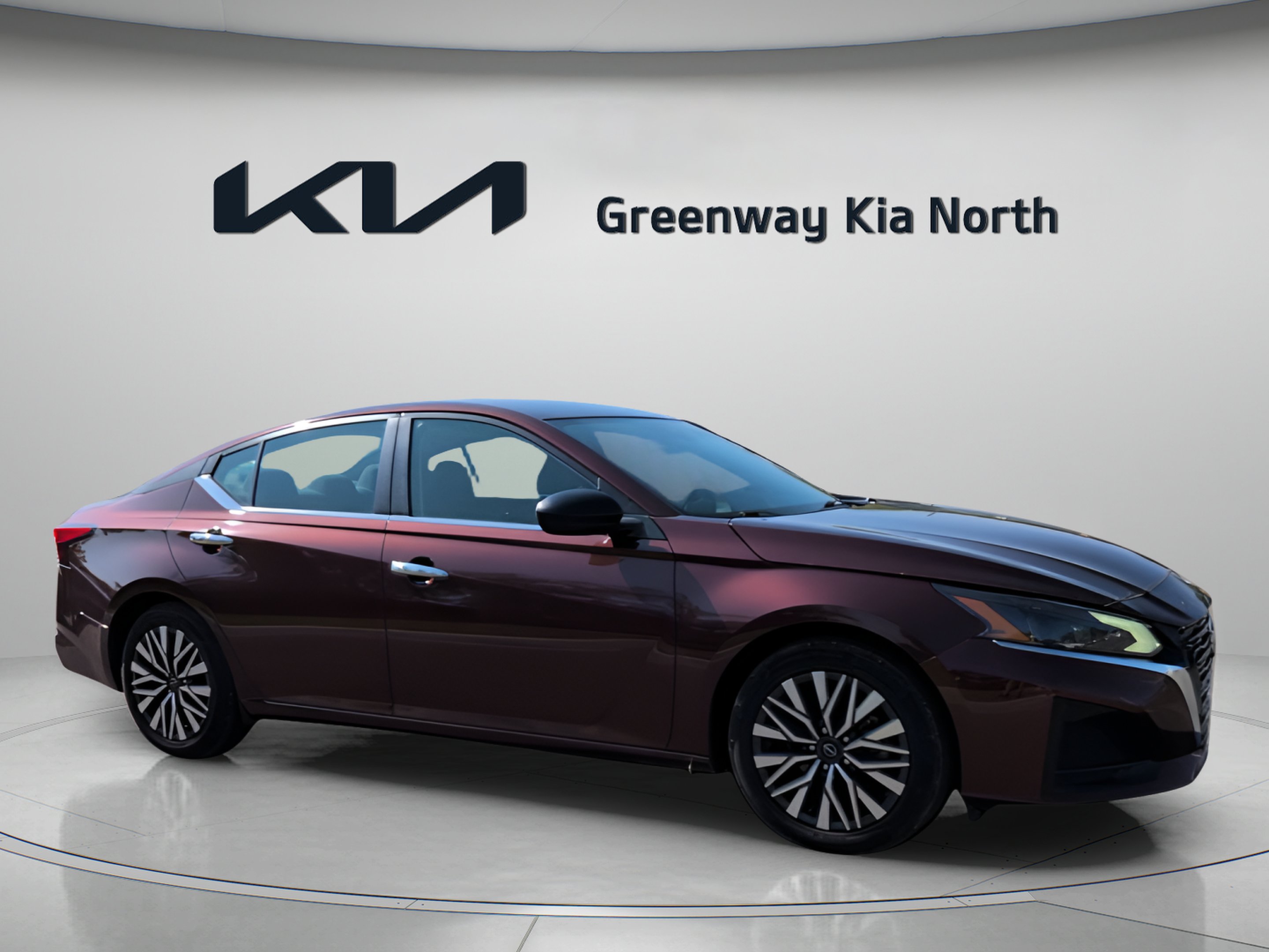 Used 2024 Garnet Pearl Metallic Nissan 2.5 SV image 2