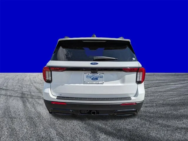 New 2026 Star White Metallic Tri-Coat Ford ST-Line image 5