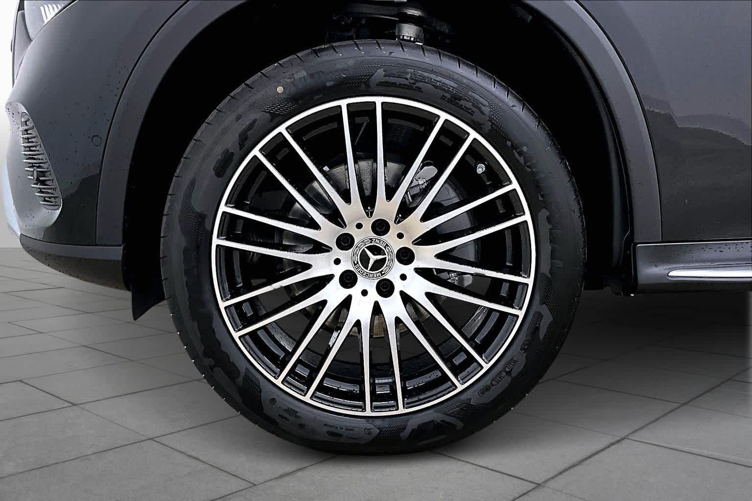 New 2026 Obsidian Black Metallic Mercedes-Benz GLC 300 image 11