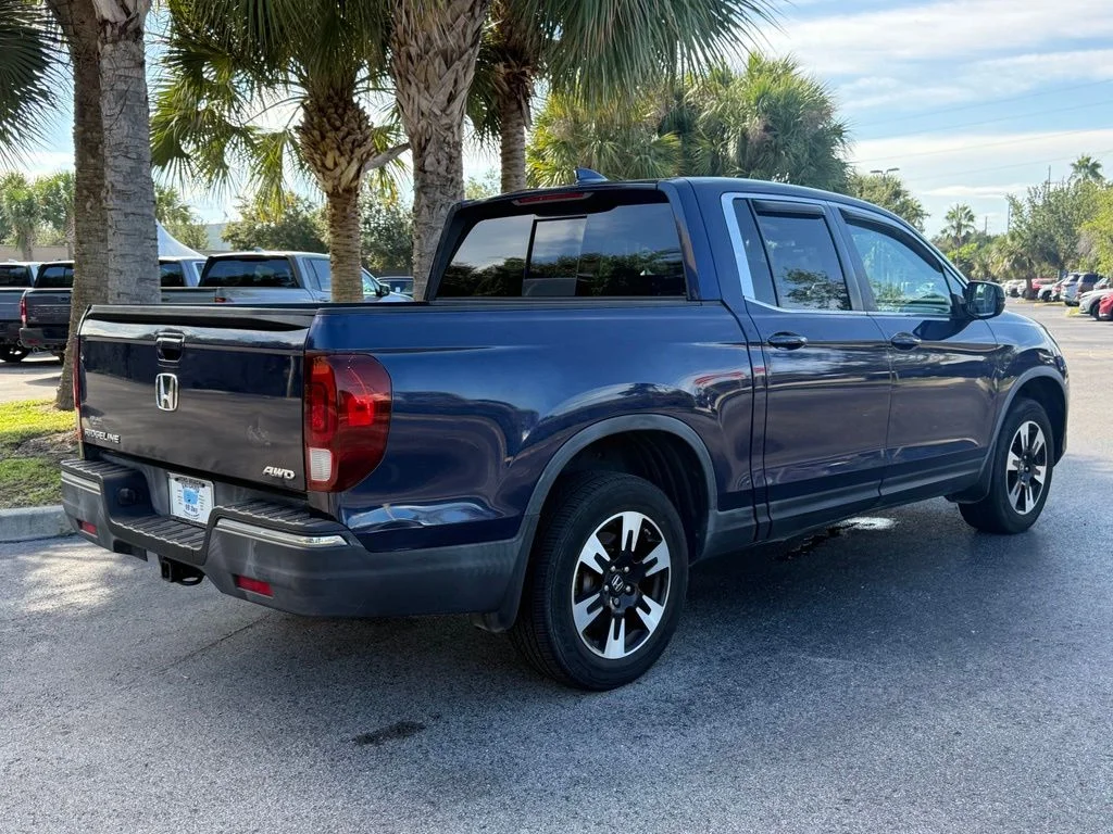 Used 2020 Obsidian Blue Pearl Honda RTL image 6