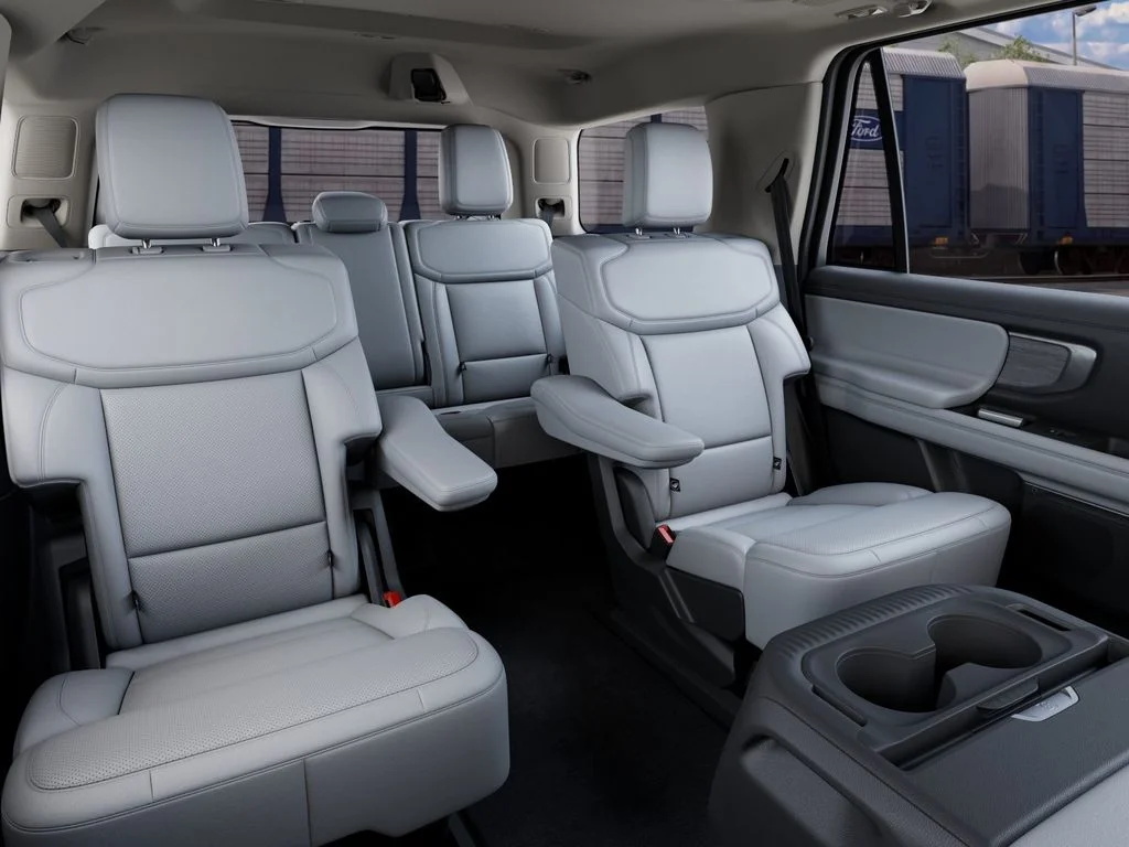 New 2027 Star White Metallic Tri-Coat Ford Platinum image 11