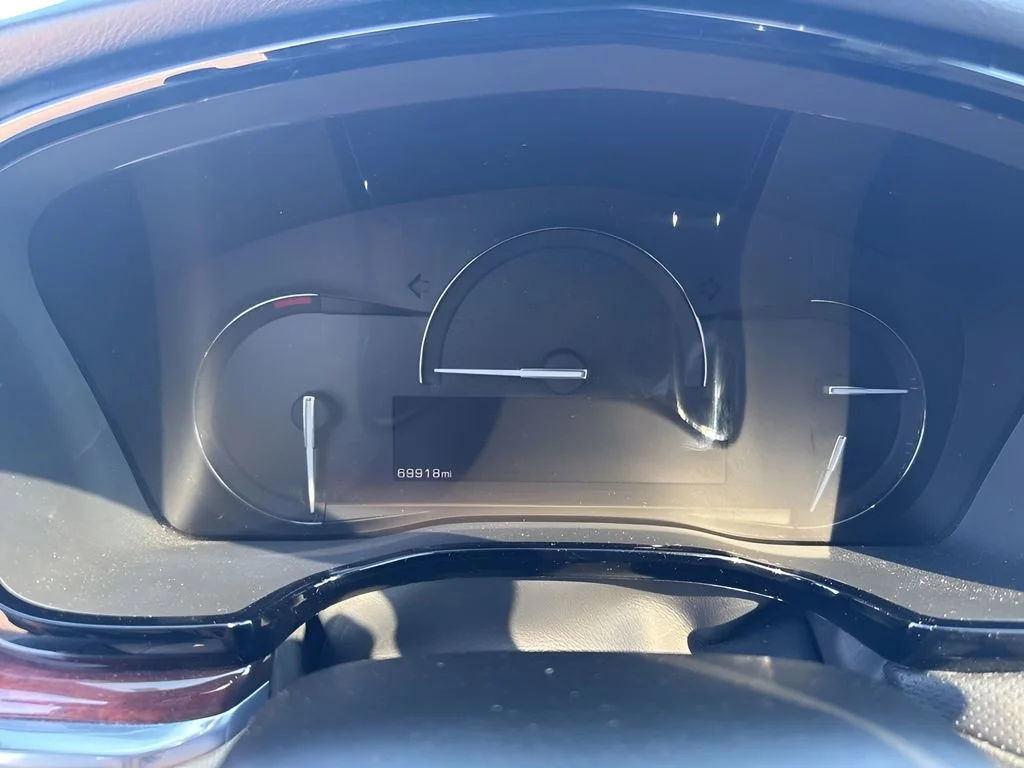 Used 2018 DARK GRANITE METALLIC Cadillac Luxury FWD image 10