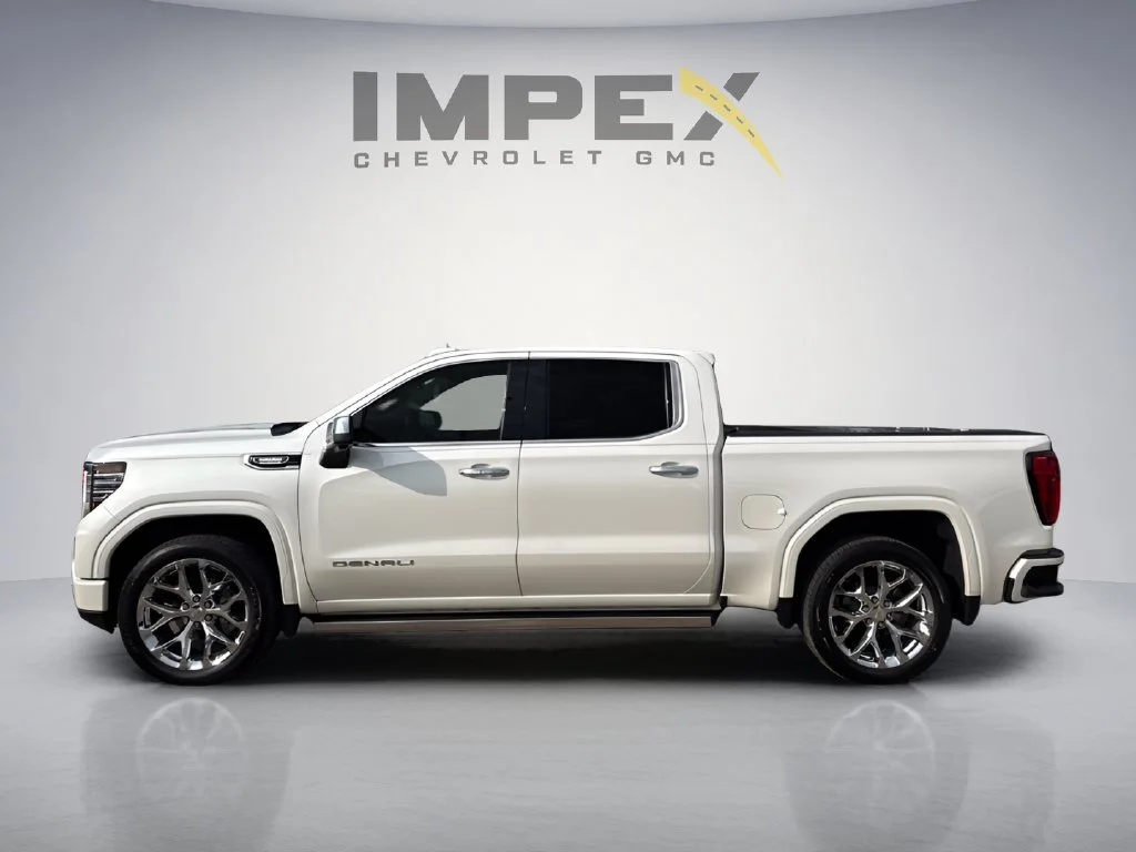 Used 2022 WHITE FROST TRICOAT GMC Denali image 2