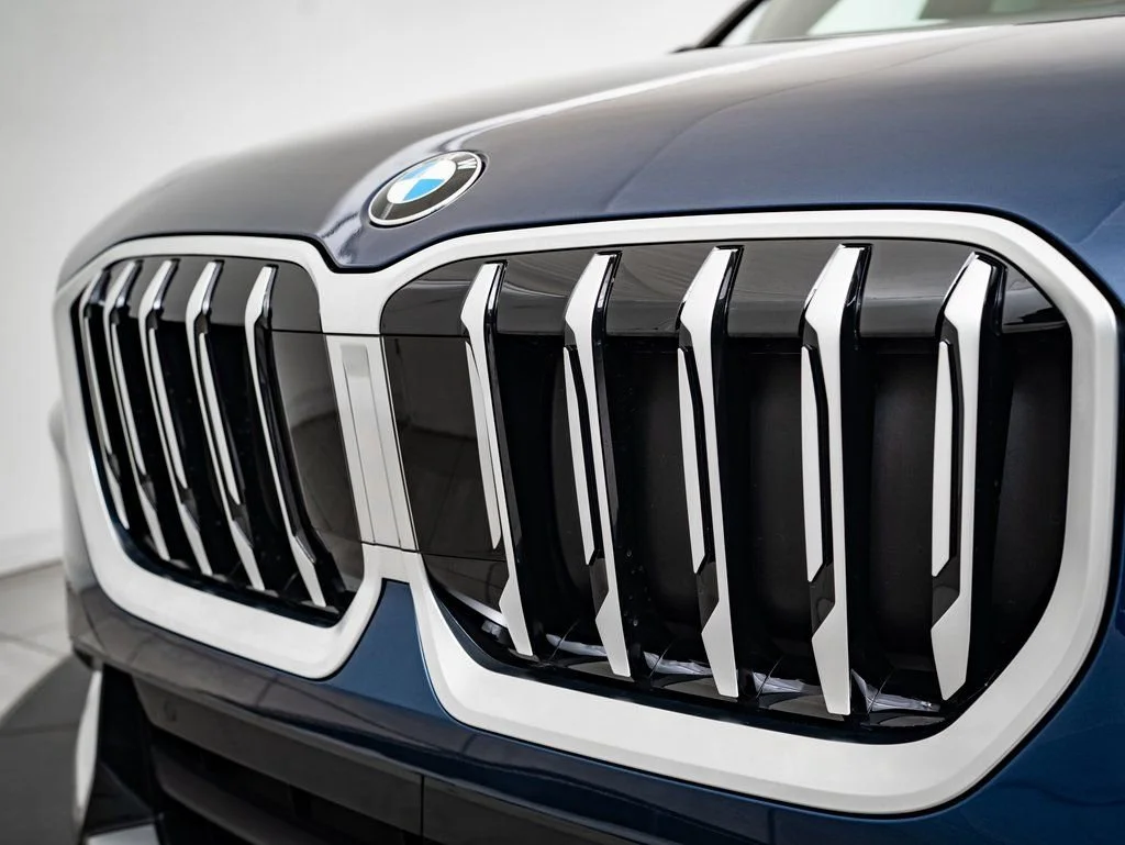 Used 2025 Blue Metallic BMW xDrive28i image 3