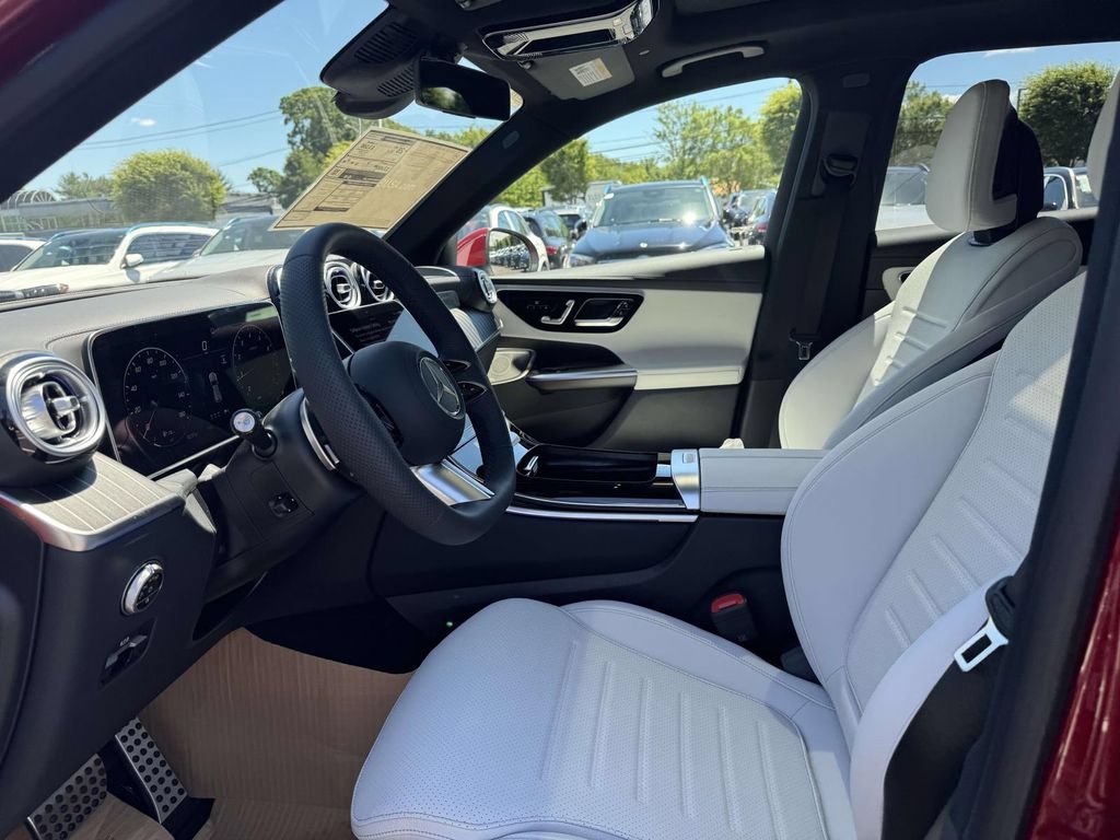 New 2026 MANUFAKTUR Patagonia Red Metallic Mercedes-Benz GLC 300 image 4