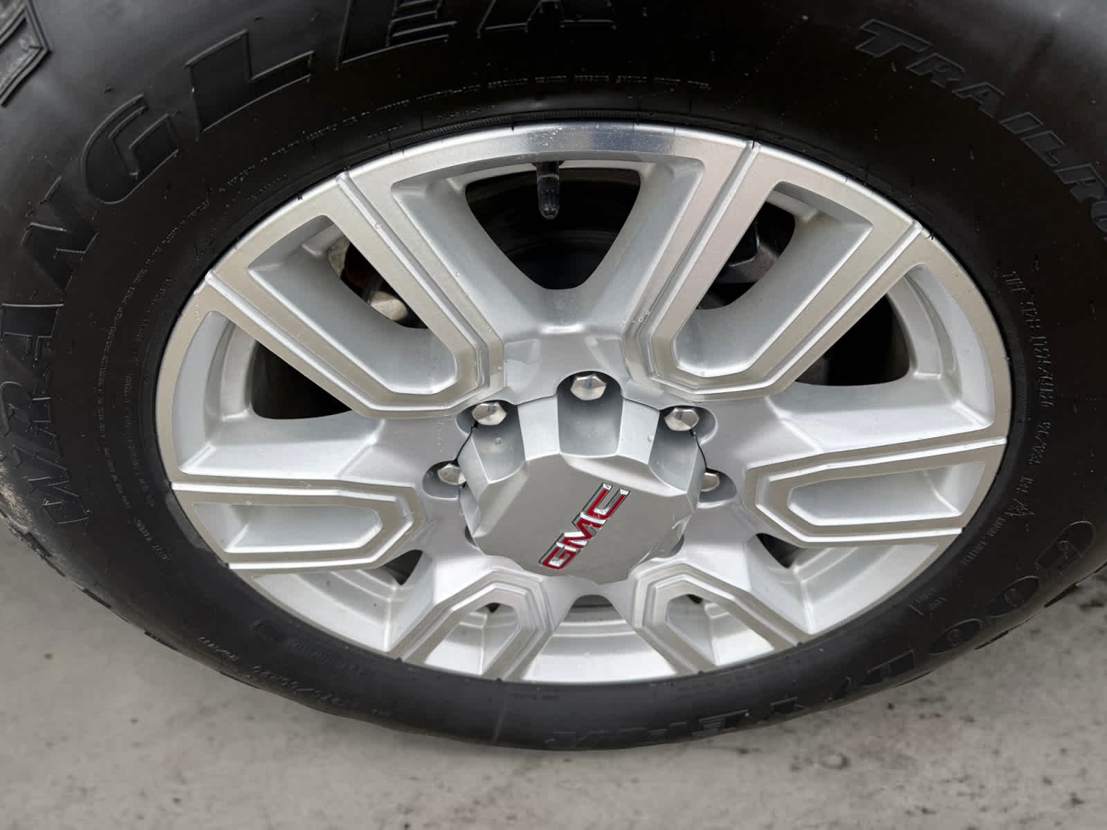 Used 2022 Cayenne Red Tintcoat GMC SLE image 14