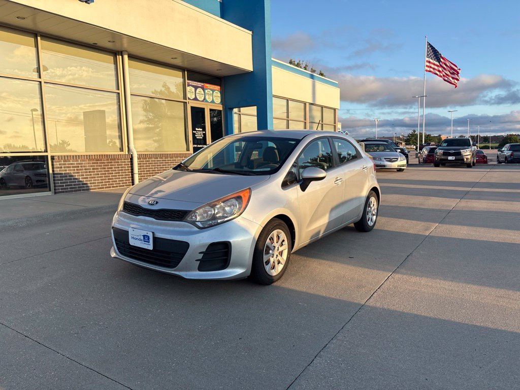 Used 2016 Bright Silver Metallic Kia LX image 1