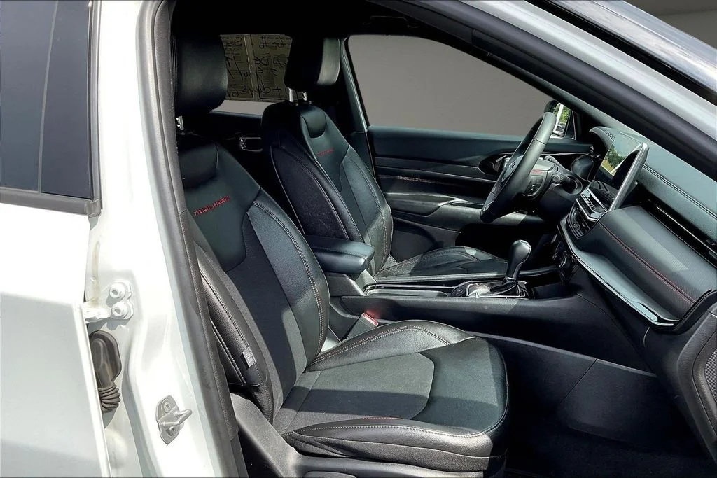 Used 2025 White Jeep Trailhawk image 32