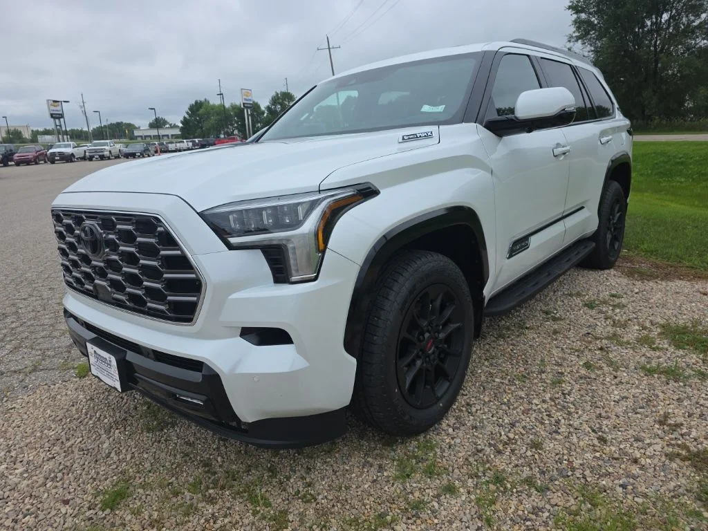 New 2026 Wind Chill Pearl <sup>1</sup> Toyota  Platinum image 4