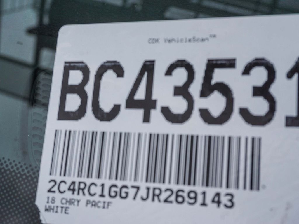 Used 2018 White Chrysler Limited image 27