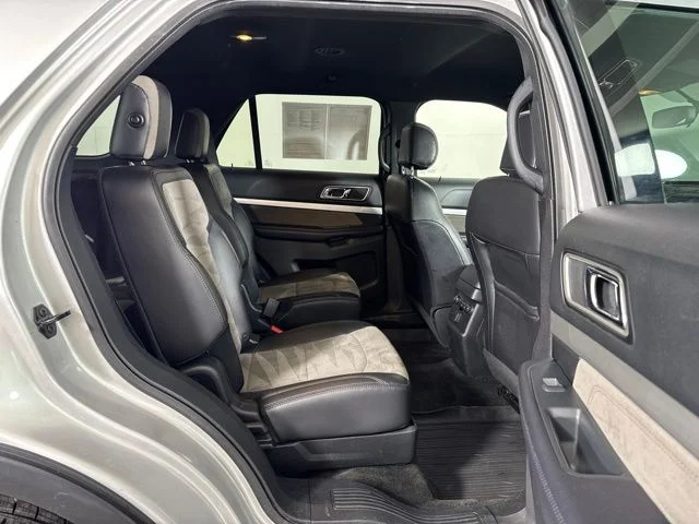 Used 2017 Ingot Silver Ford XLT image 5