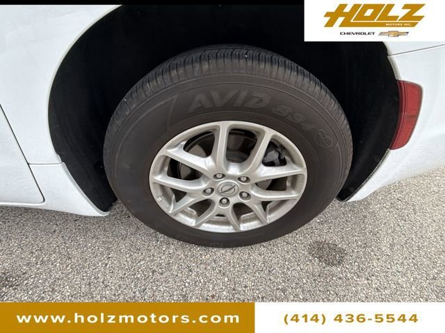 Used 2025 White Chrysler Select image 31