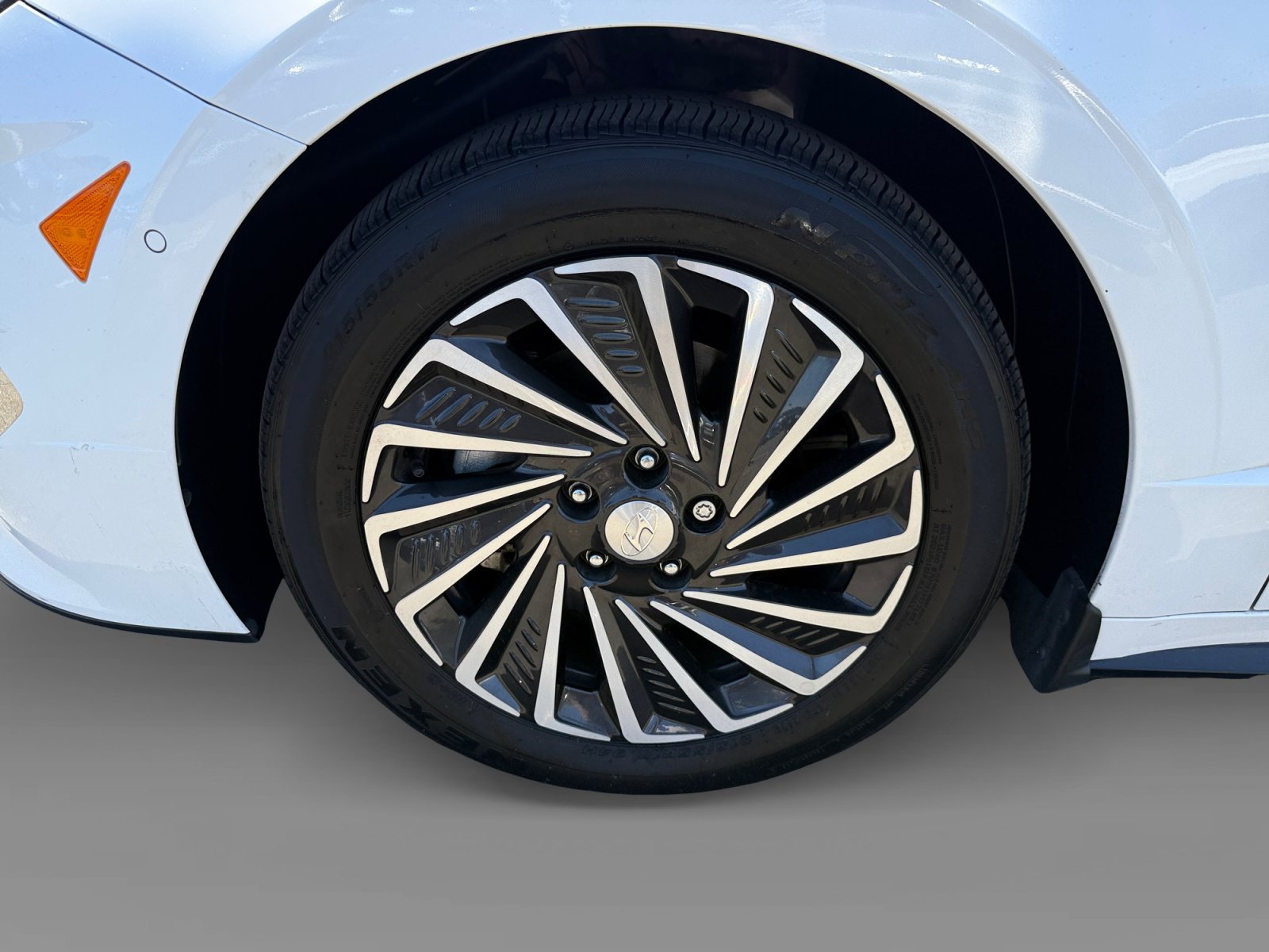 Used 2022 White Hyundai Limited image 9