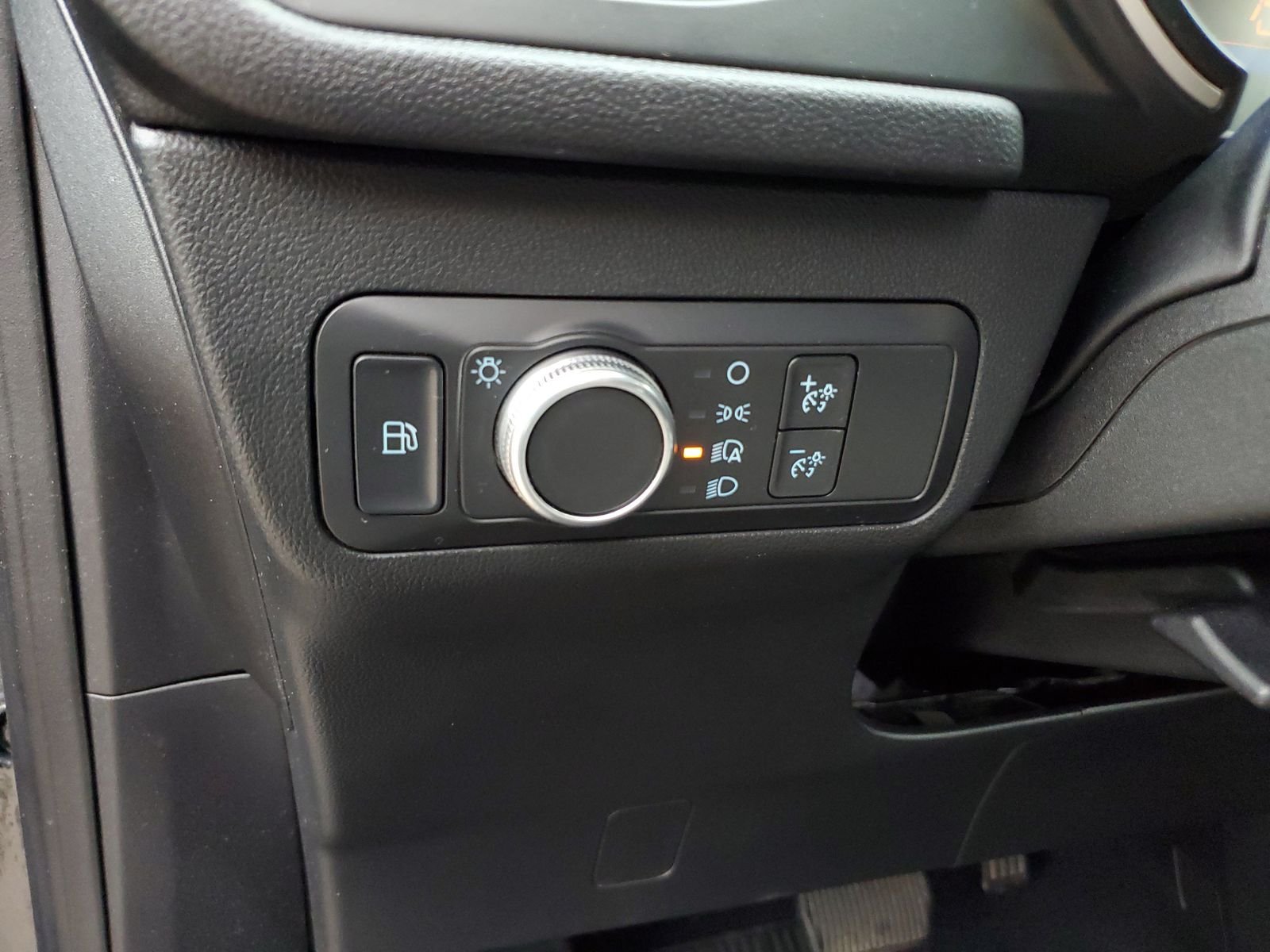 Used 2020 Gray Ford SE Sport image 17