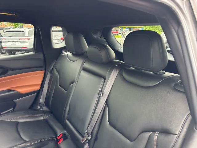 Used 2024 Gray Jeep Limited image 8