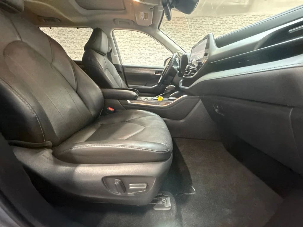 Used 2023 Moon Dust Toyota Limited image 12