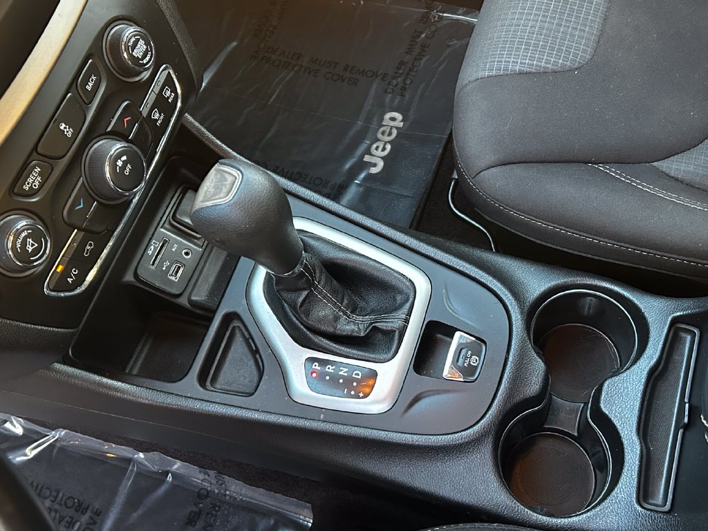 Used 2017 Billet Silver Metallic Jeep Latitude image 21
