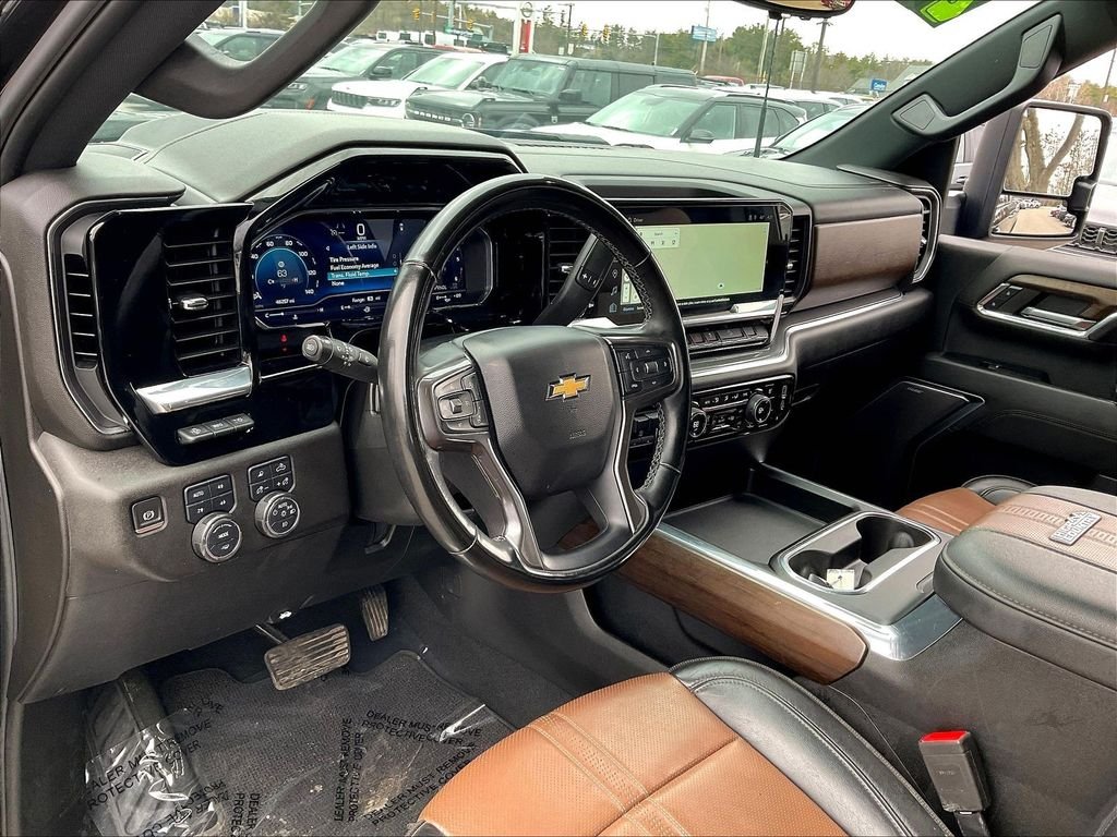 Used 2024 Black Chevrolet High Country image 8