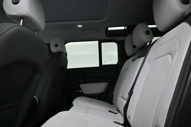 Used 2025 Blue Land Rover S image 10