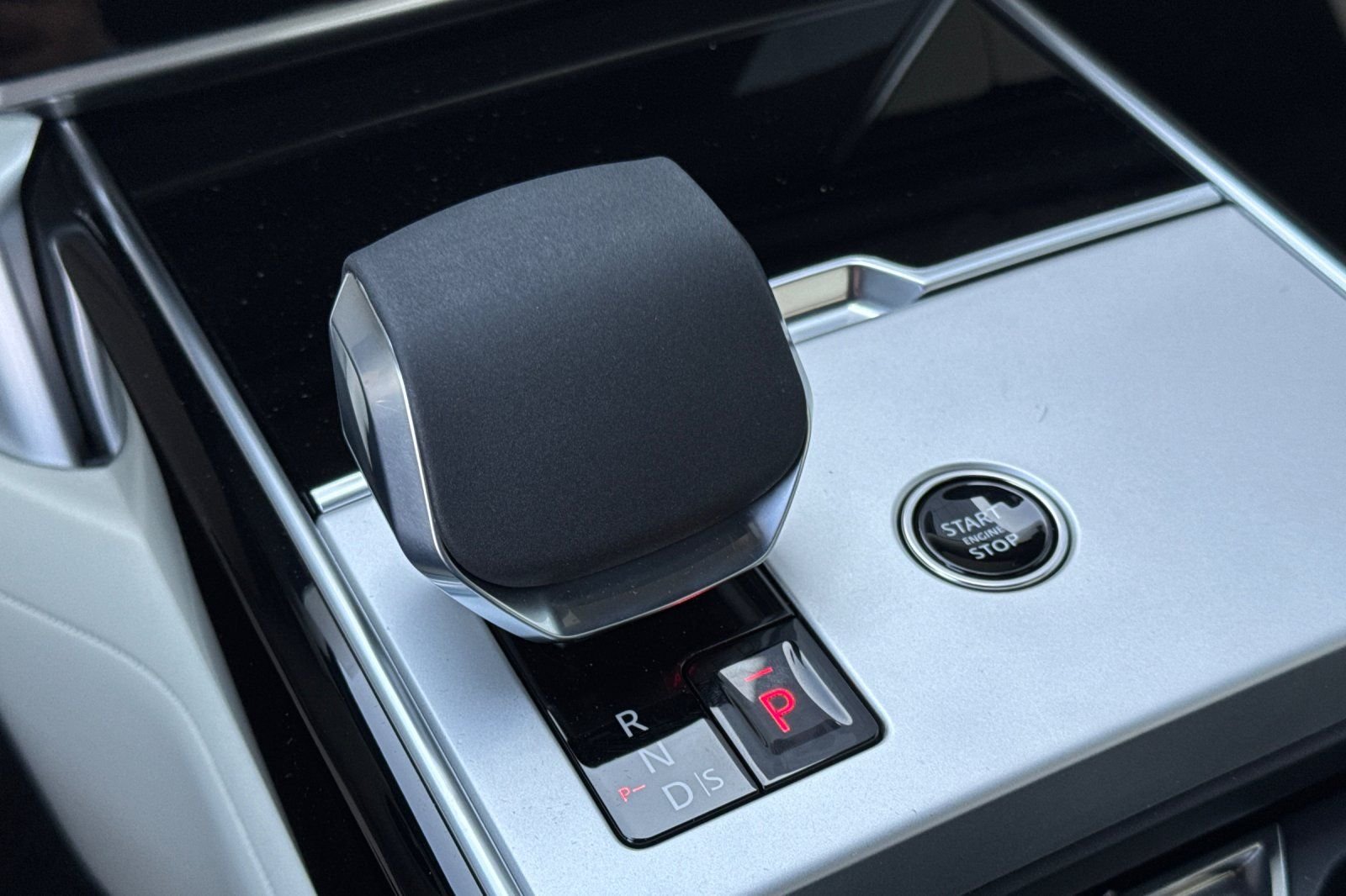 New 2026 Batumi Gold Land Rover SE image 25