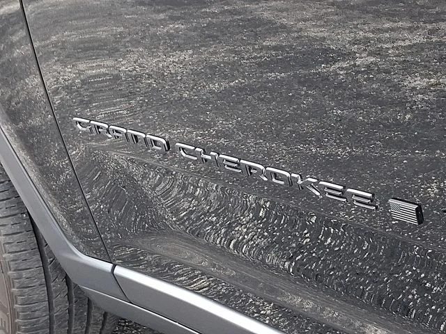 Used 2023 Black Jeep Altitude image 31