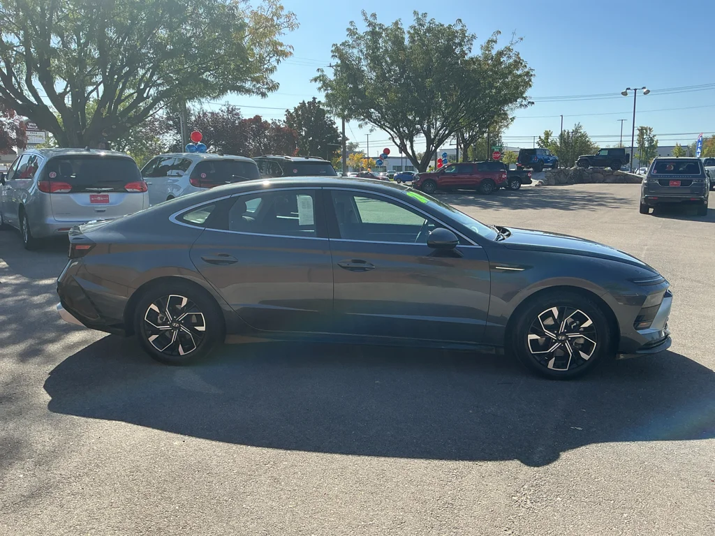 Used 2024 Portofino Gray Hyundai SEL image 4
