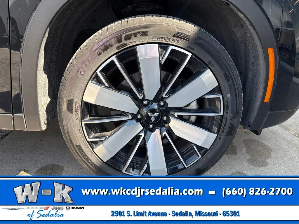 Used 2025 Black Mitsubishi SE image 5