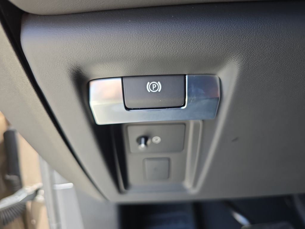 Used 2025 Brown Land Rover OCTA image 26