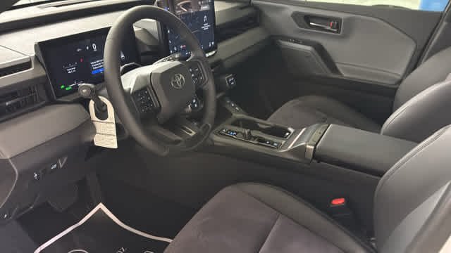 Used 2026 Wind Chill Pearl w/Black Roof Toyota XSE image 27