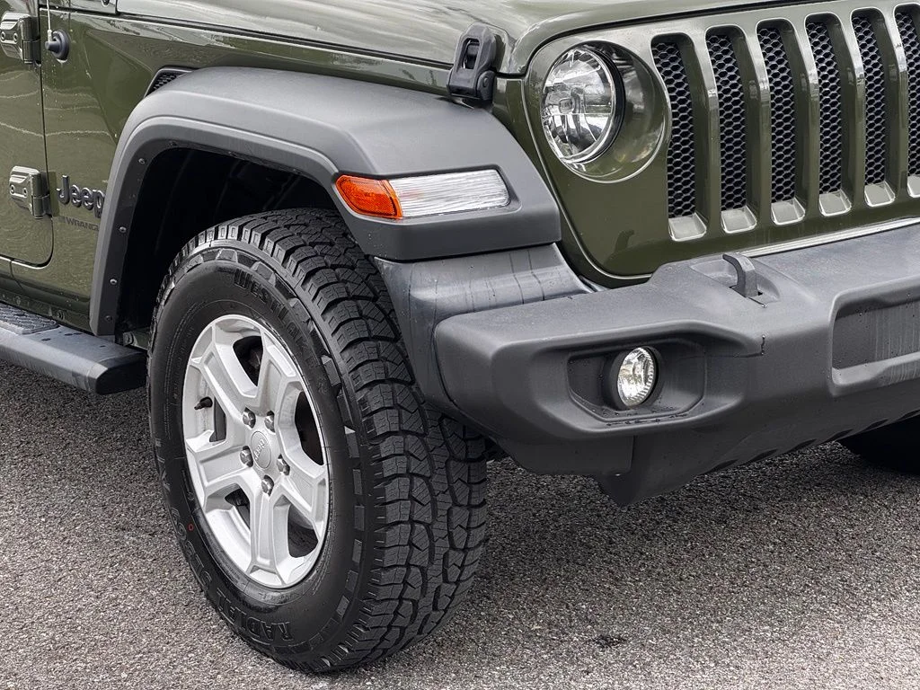 Used 2023 Green Jeep Sport S image 5