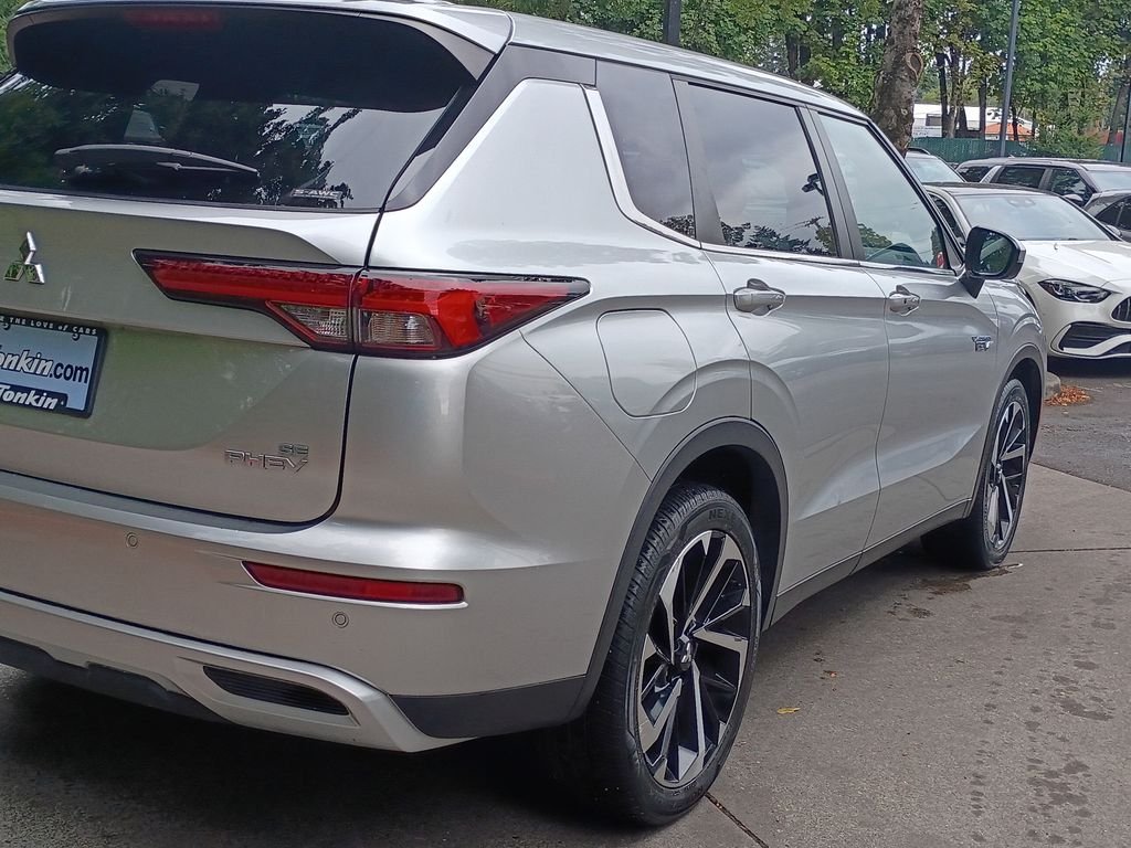 Used 2023 Alloy Silver Metallic Mitsubishi SE image 4